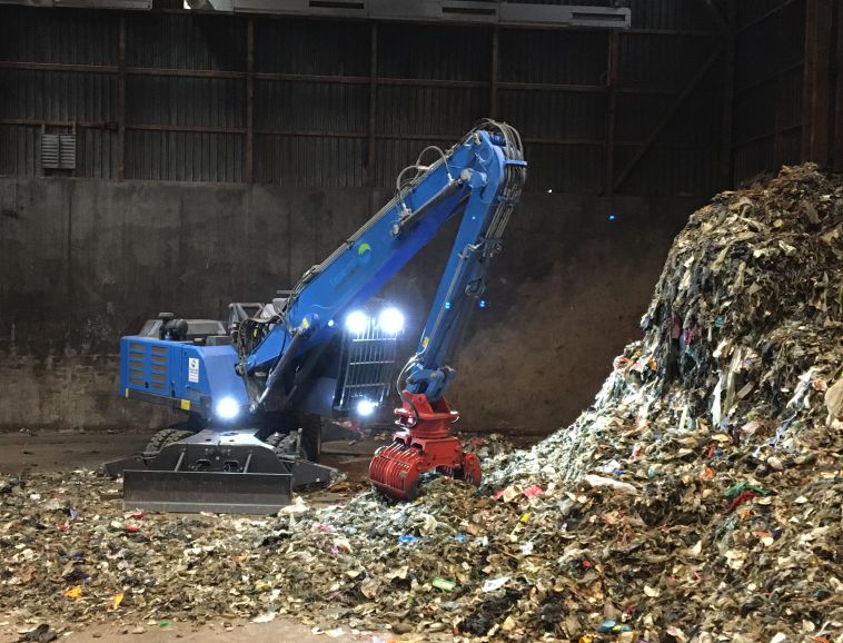 1-Alimentation à l'aide d'un grappin.JPG